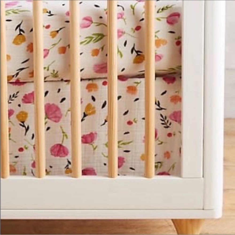 Anthropologie‎ Little Unicorn Berry Blossom Muslim
crib skirt
